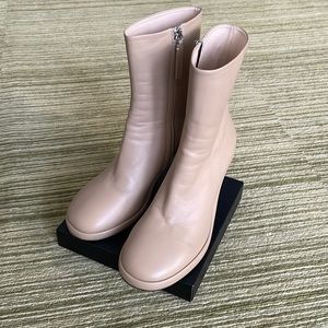 WANDLER boots, 38 made in Italy. Nude. NEW